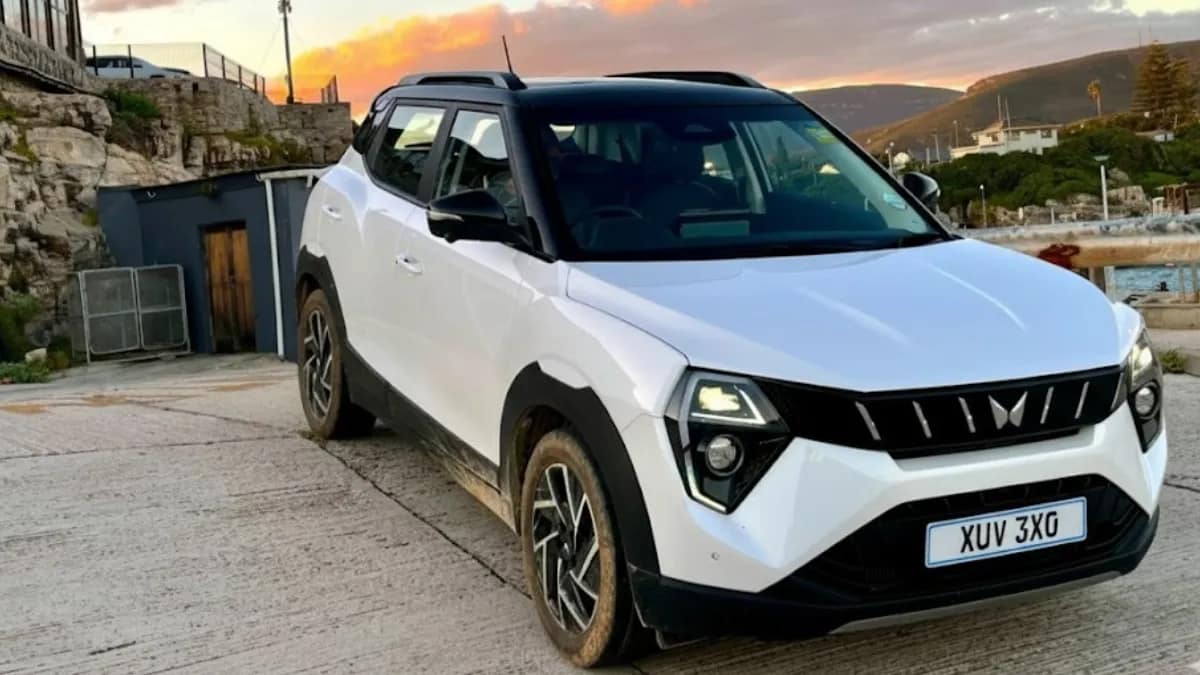 Mahindra XUV 3XO exterior front view with bold design and sporty stance