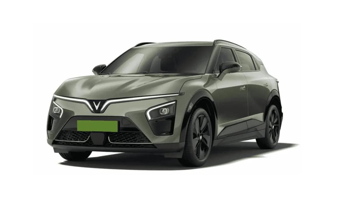 2025 VinFast VF7 exterior front view