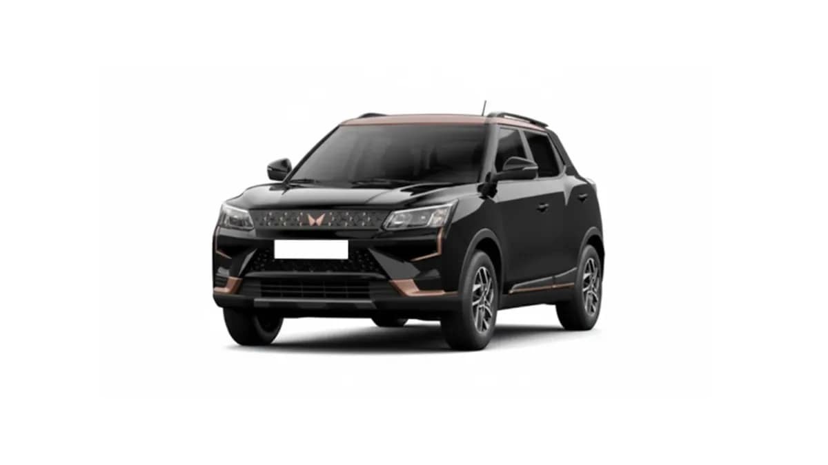 XUV400 EV exterior view 1