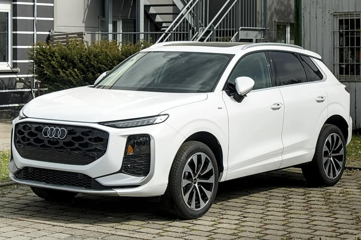 New third-generation Audi Q3 front three-quarter view
