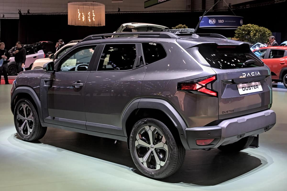 Rear three-quarter view of the third-generation Duster showing its tail-lamps and squared-off rear