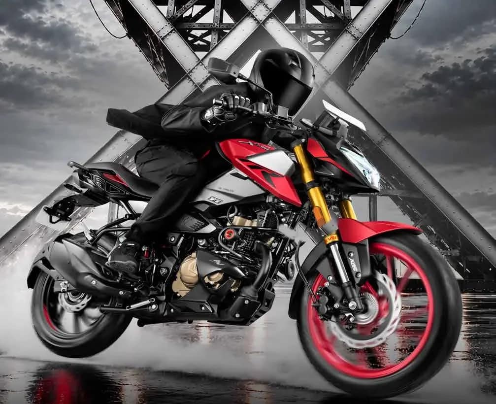 Hero Xtreme 160R 4V 2026 being ridden, front three-quarter view