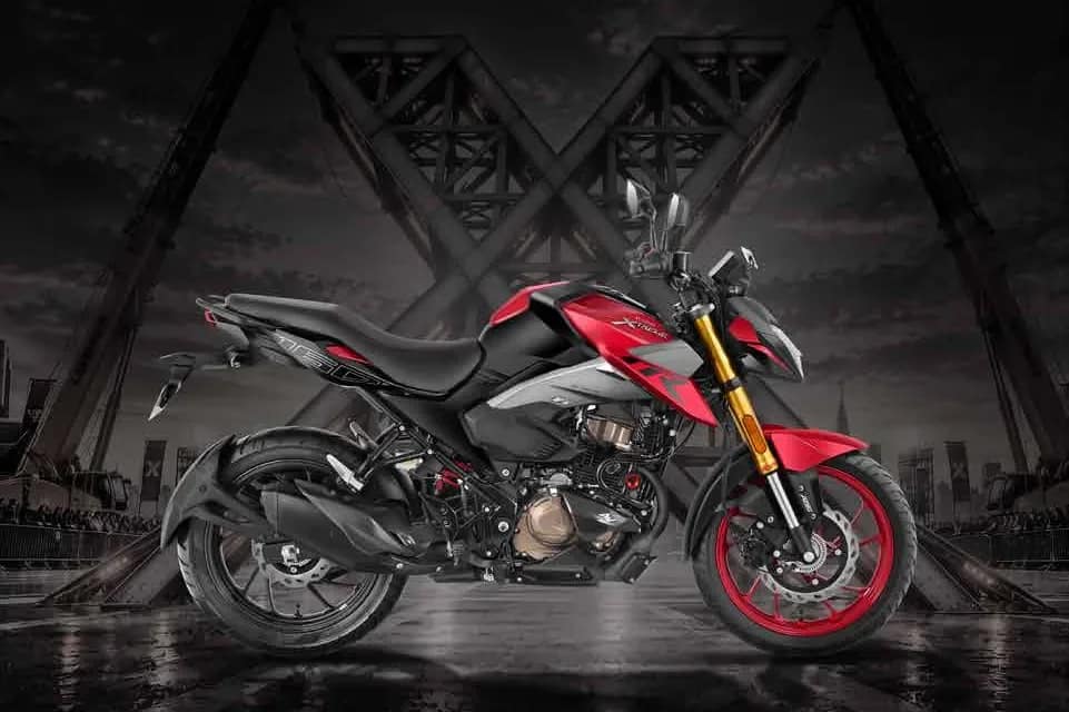 2026 Hero Xtreme 160R 4V in red with gold USD forks, side profile