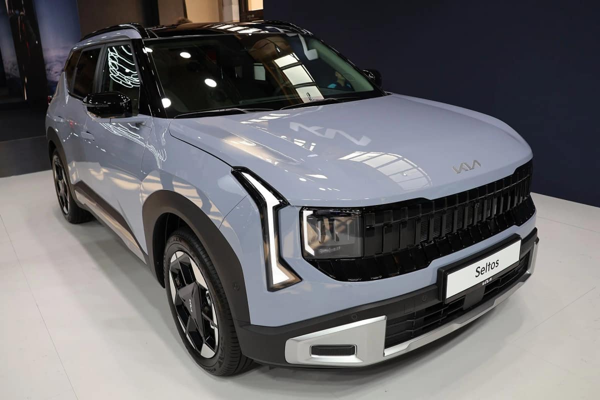 Front three-quarter view of the second-generation Kia Seltos SP3 at the 2026 Poznan Motor Show