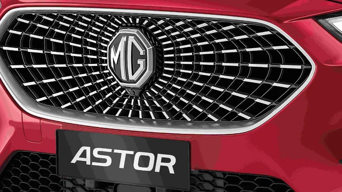 Close-up of the MG Astor front grille with the MG logo and ASTOR badge