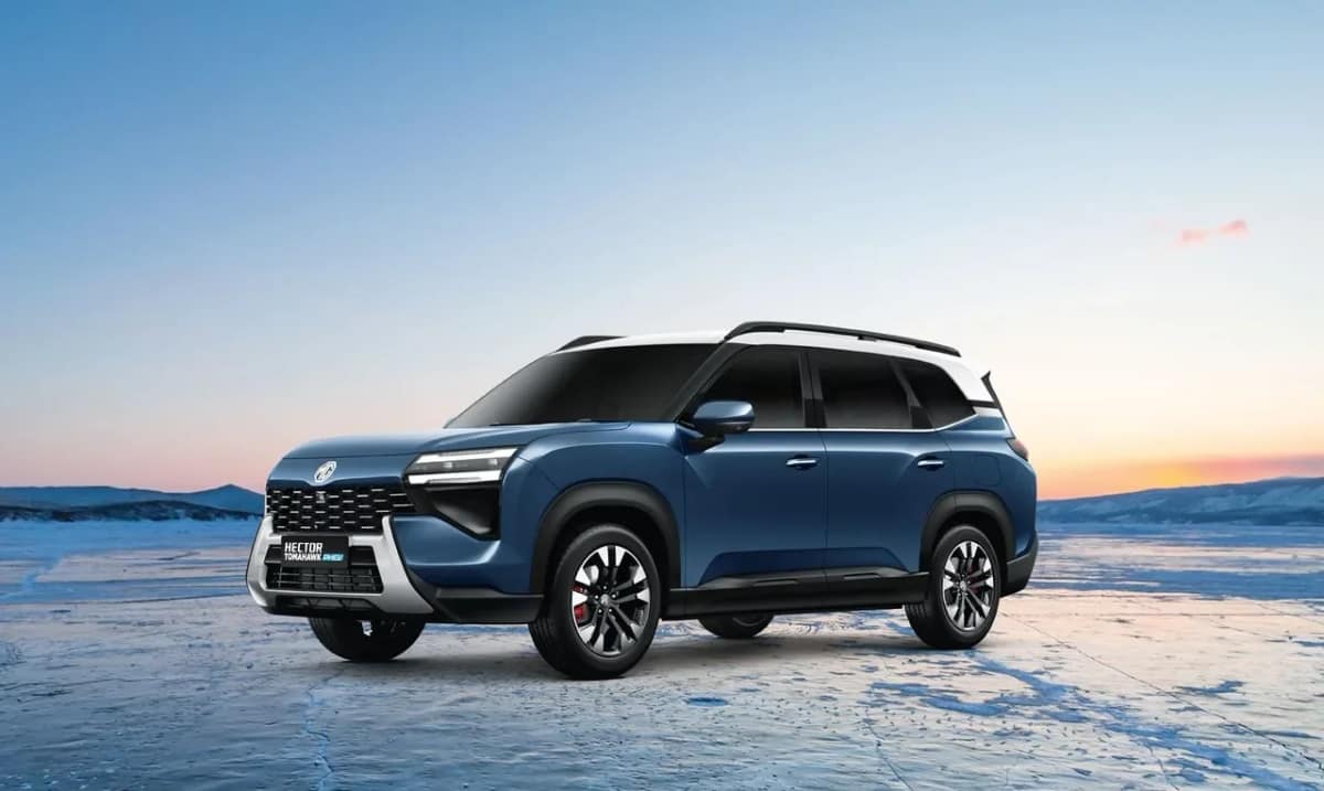 MG Hector Tomahawk plug-in hybrid in blue, front three-quarter view