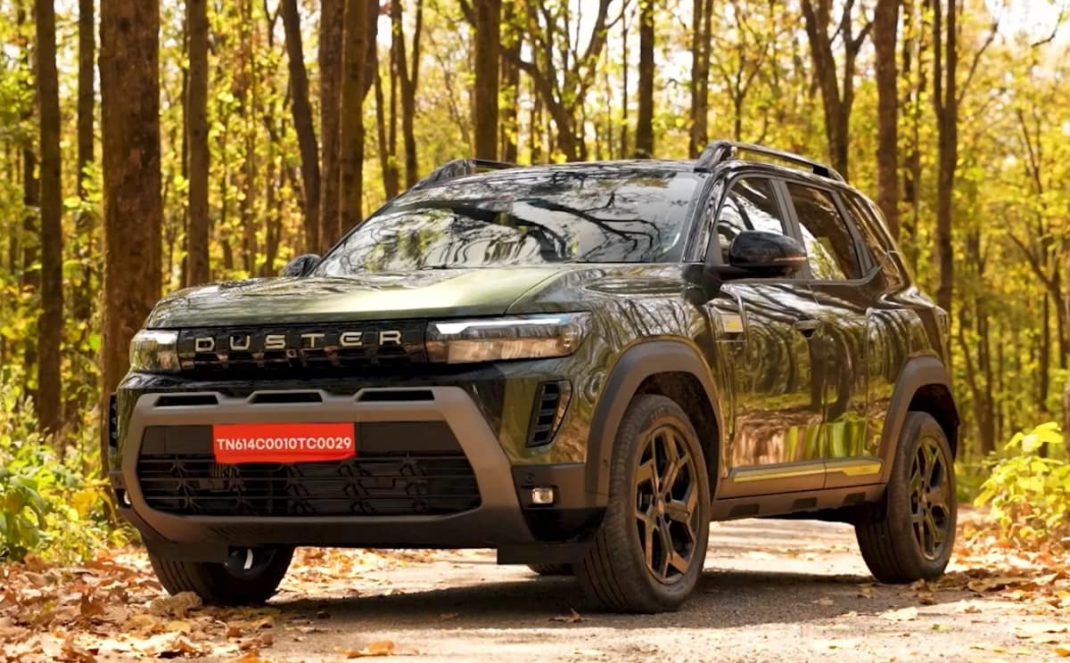 Front view of the 2026 India-spec Renault Duster 1.3 Turbo, the platform sibling of the Nissan Tekton