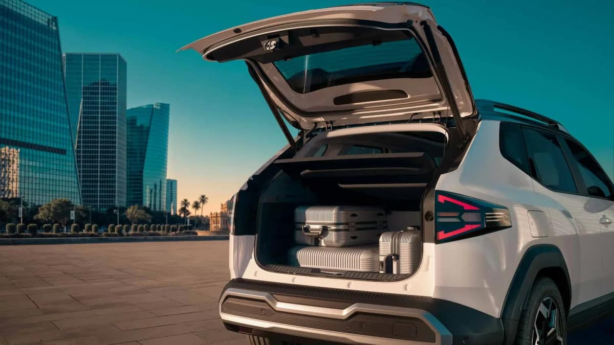 Open tailgate and loaded boot of the Renault Duster hybrid