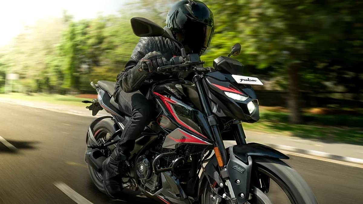 Bajaj Pulsar N250 riding on road