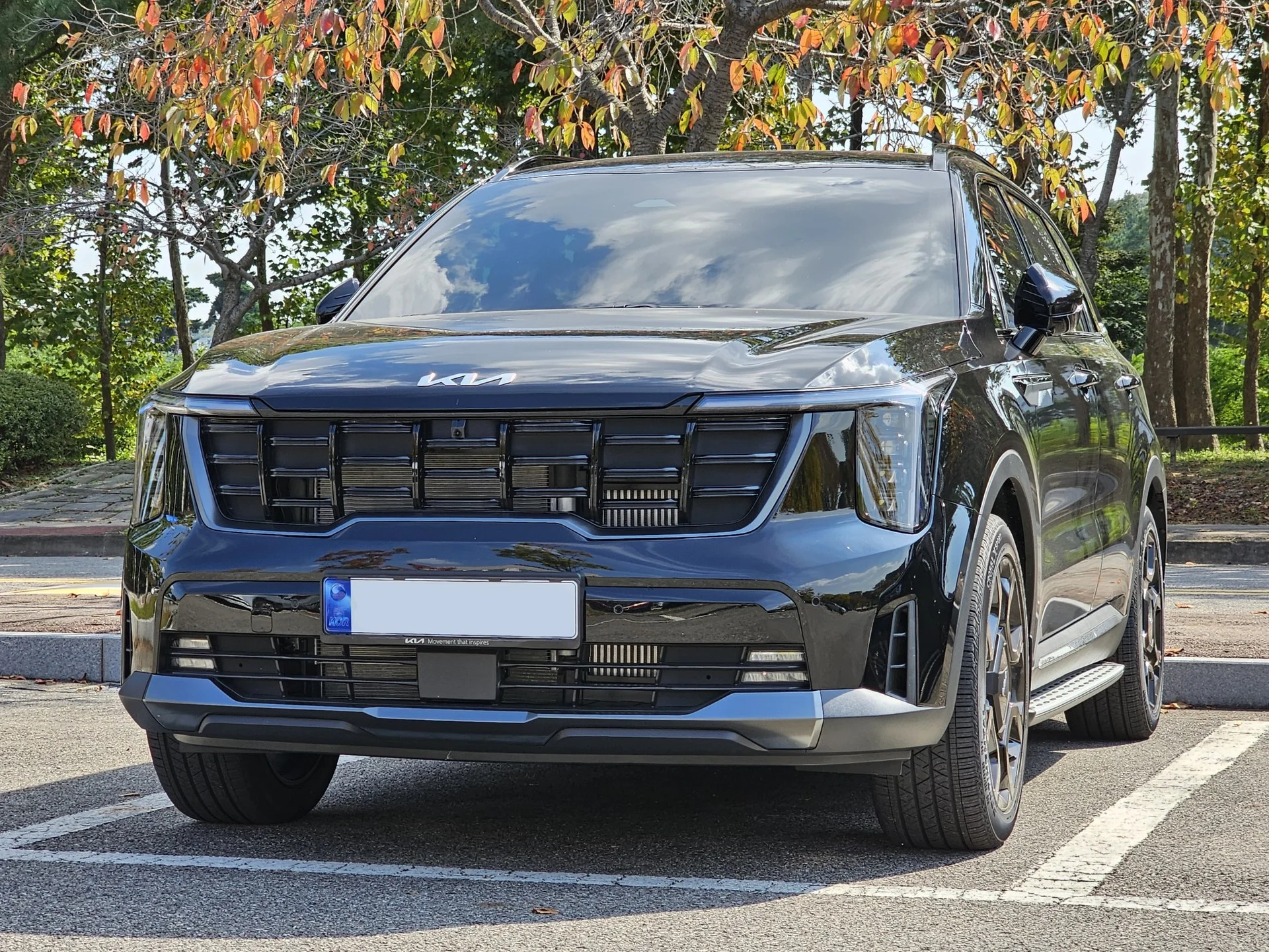 Kia Sorento front three quarter left (exterior, international model)