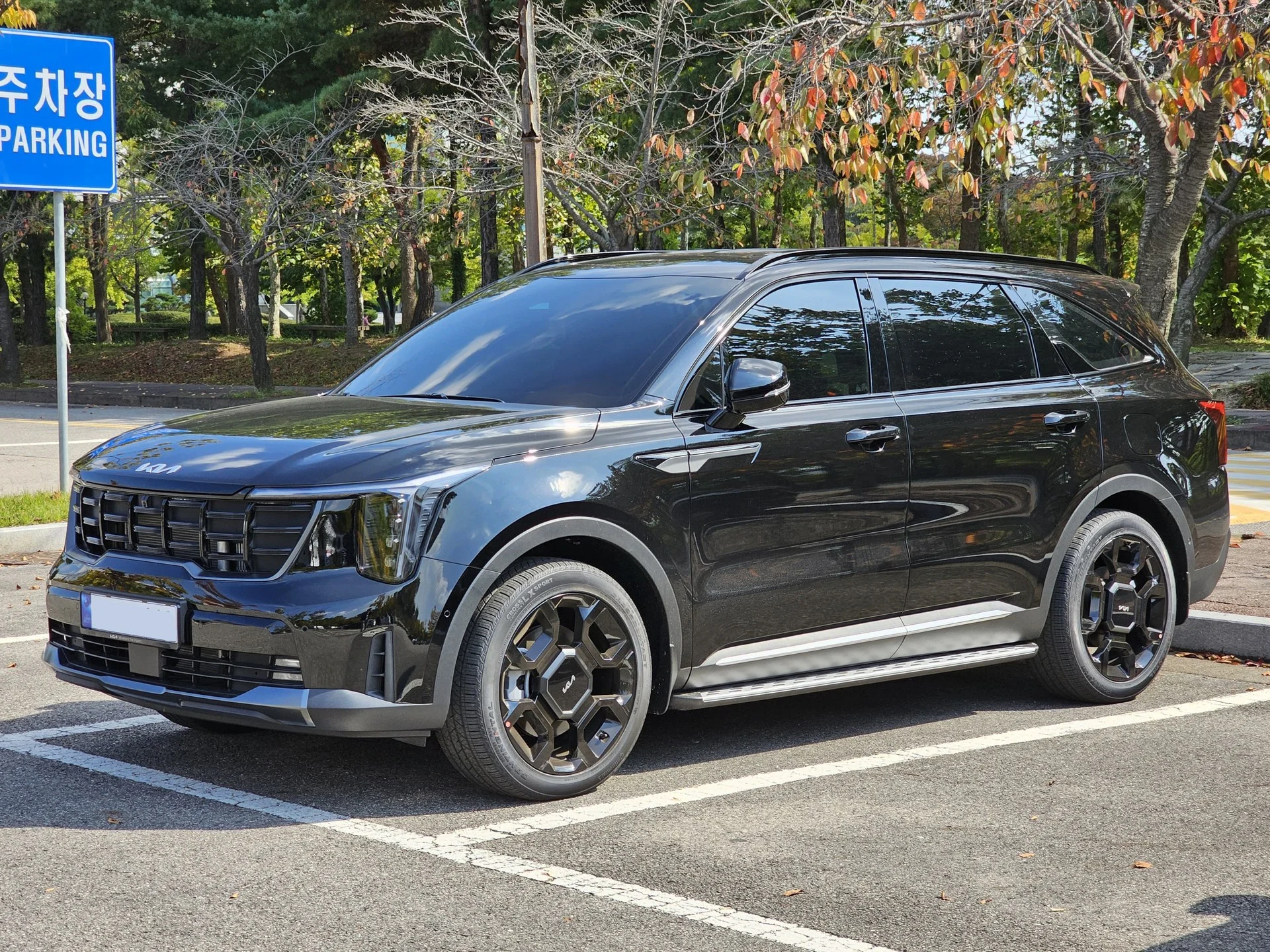 Kia Sorento front three quarter right (exterior, international model)