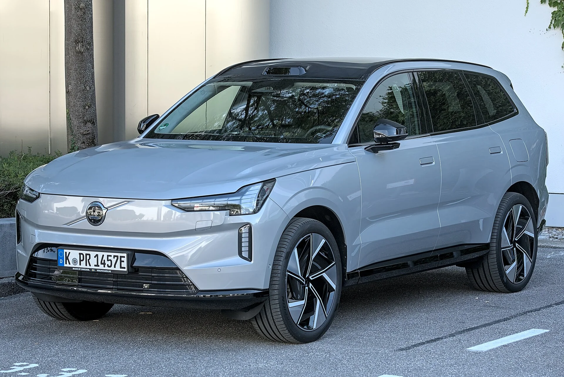 Volvo EX90 Exterior image 1