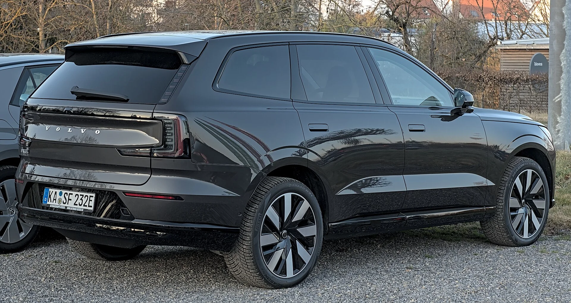Volvo EX90 Exterior image 2