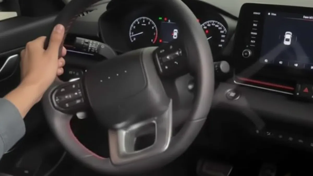Hyundai Verna Facelift Interior Spied Dual Screens, Sporty Steering & Turbo Engine